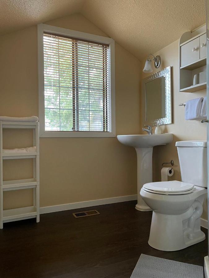 Jason House - Immaculate Suites In A Quiet Seaside Neighbourhood Near Uvic วิกตอเรีย ภายนอก รูปภาพ