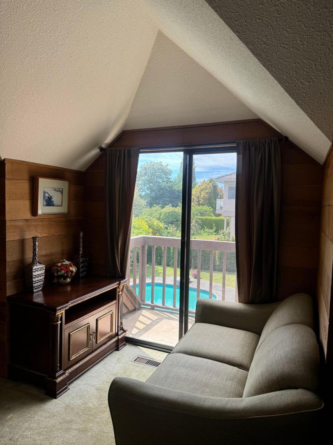 Jason House - Immaculate Suites In A Quiet Seaside Neighbourhood Near Uvic วิกตอเรีย ภายนอก รูปภาพ